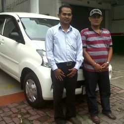 Foto-Penyerahan-Unit-11-Sales-Marketing-Mobil-Dealer-Daihatsu-Madiun-Mahmud