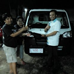 Foto Penyerahan Unit 3 Sales Marketing Mobil Dealer Daihatsu Jember Helmi