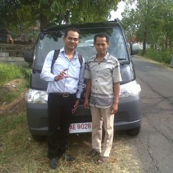 Foto-Penyerahan-Unit-4-Sales-Marketing-Mobil-Dealer-Daihatsu-Madiun-Mahmud-Handoyo