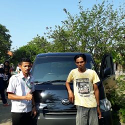 Foto Penyerahan Unit 13 Sales Marketing Mobil Dealer Daihatsu Indramayu Hendy