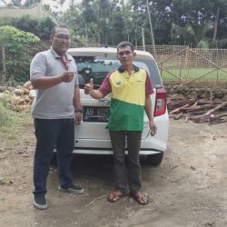 Foto Penyerahan Unit 2 Sales Marketing Mobil Dealer Daihatsu Bantul Gunung Kidul Aria