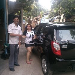 Foto Penyerahan Unit 3 Sales Marketing Mobil Dealer Daihatsu Bekasi Riza