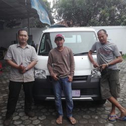 Foto Penyerahan Unit 5 Sales Marketing Mobil Dealer Daihatsu Sigra Lucky
