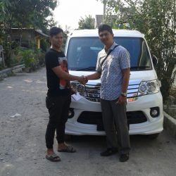 Foto Penyerahan Unit 6 Sales Marketing Mobil Dealer Daihatsu Bekasi Riza