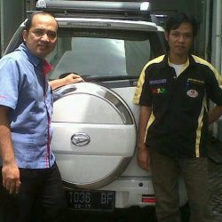 Foto Penyerahan Unit 6 Sales Marketing Mobil Dealer Daihatsu Cirebon Harry