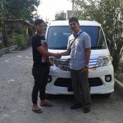 Foto Penyerahan Unit 6 Sales Marketing Mobil Dealer Daihatsu Narogong Riza