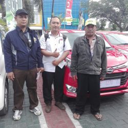 Foto Penyerahan Unit 6 Sales Marketing Mobil Dealer Daihatsu Sigra Lucky
