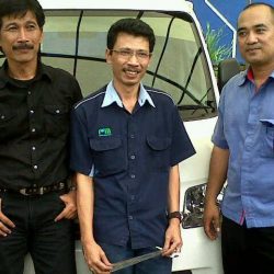 Foto Penyerahan Unit 7 Sales Marketing Mobil Dealer Daihatsu Cirebon Harry