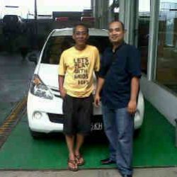 Foto Penyerahan Unit 8 Sales Marketing Mobil Dealer Daihatsu Cirebon Harry
