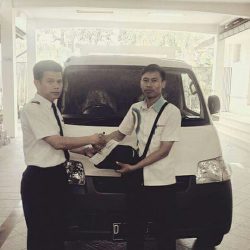 Foto Penyerahan Unit 9 Sales Marketing Mobil Dealer Daihatsu SUmedang Dian K