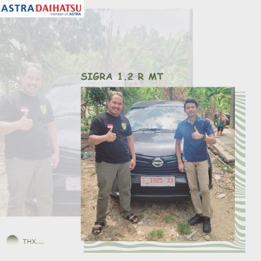 Foto Penyerahan Unit Sales Mobil Daihatsu Hendi (1)